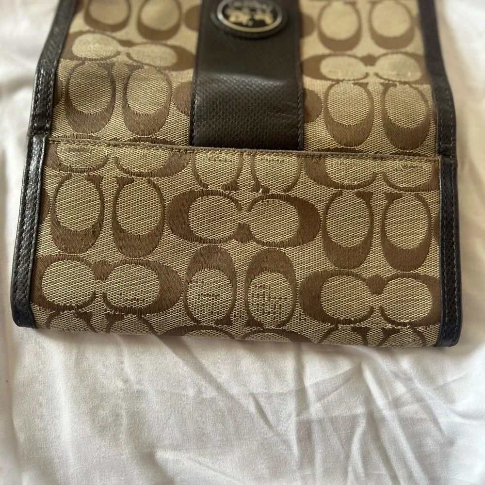Coach Signature Canvas Wallet - Picture 2 of 12